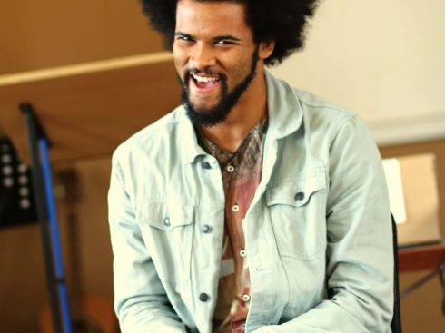 Seznamte se podruhé: Jean Thierry d’Almeida, alias Jamal – jeden z nejnovějších přírůstků v lektorském týmu Nadace Mezinárodní potřeby.