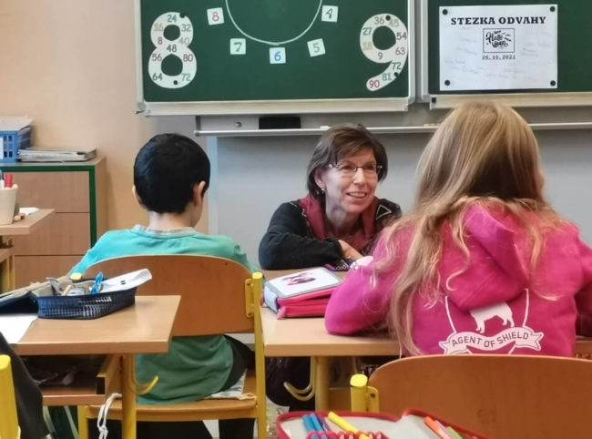 The HY Worker Petra Stranska with children during the program