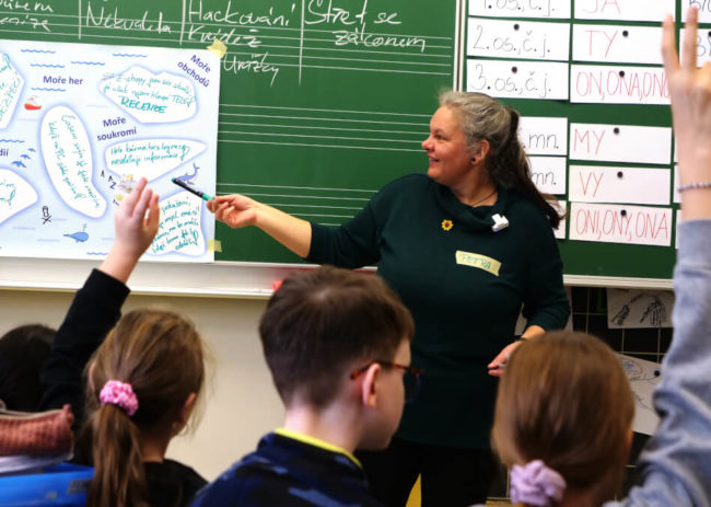 The HY Worker Petra Mecnerova safely navigates with children through the pitfalls of the Internet seas.