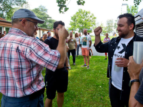 Rock-paper-scissors: fight for the best places.