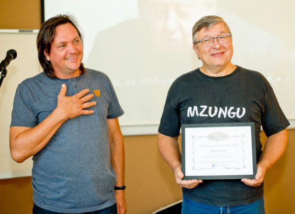 The HY Worker Martin Stavjanik receives an important award from the Chairman of the Board of Directors of the INCZ for his long-standing and persistent ministry as a HY Worker.
