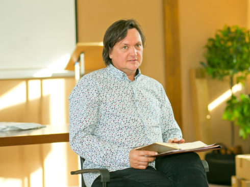 The Healthy Youth Workers Conference 2021 is moderated by Martin Stavjanik.