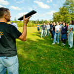 The HY worker Ivo Neuvirt explains the rules of this year’s outdoor activity. In his hand, he holds an important board for composing words.