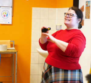 Hana explains the program rules.