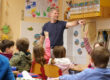 The HY worker Jan Kucera with a bunch of third-graders.