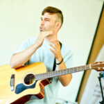 The HY worker Lubos Filip teaches the other his own song called ‘I Think I am Really Going to Leave Soon’. It is a song of a baby in mum’s belly. Lubos has great success with this song in the HY programs.
